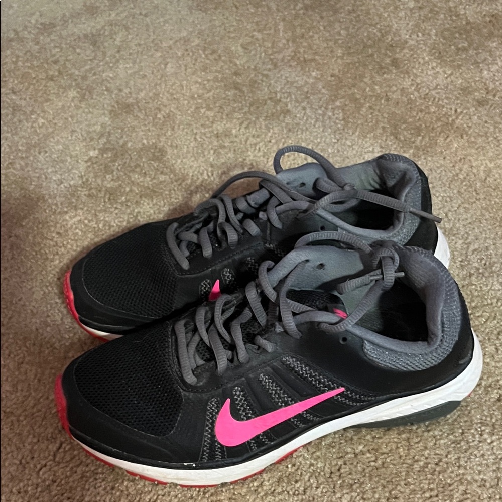 Nike Women's Black and Pink Sneakers